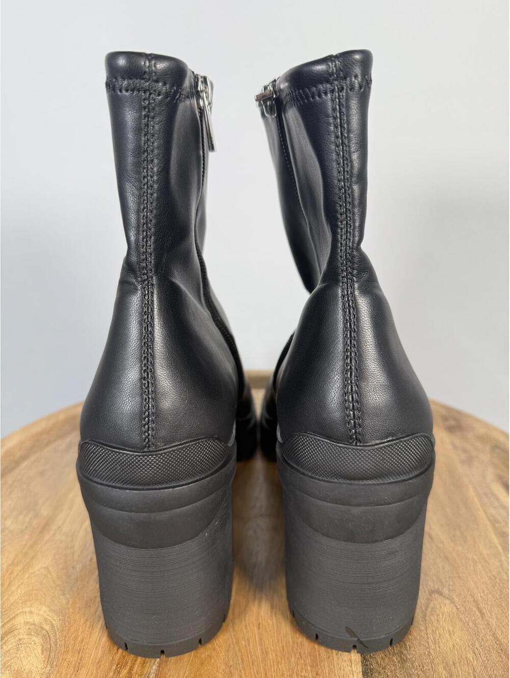 Bar III Women’s Black Leather Lug Sole Ankle Boots Size 10 - Picture 6 of 8